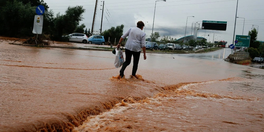 ΕΚΤΑΚΤΟ: Μπουρίνι σαρώνει αυτή την ώρα την Αττική – Ζημιές από την κακοκαιρία σε Τρίκαλα και Φθιώτιδα – Έντονη καταιγίδα και στην Κόρινθο